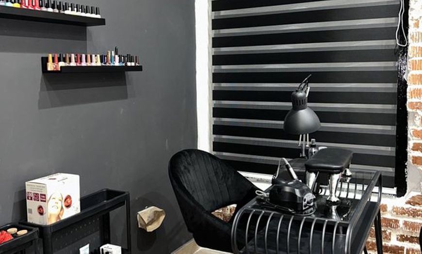 Image 5: Laminado de cejas con diseño, depilación y tinte de cejas y pestañas