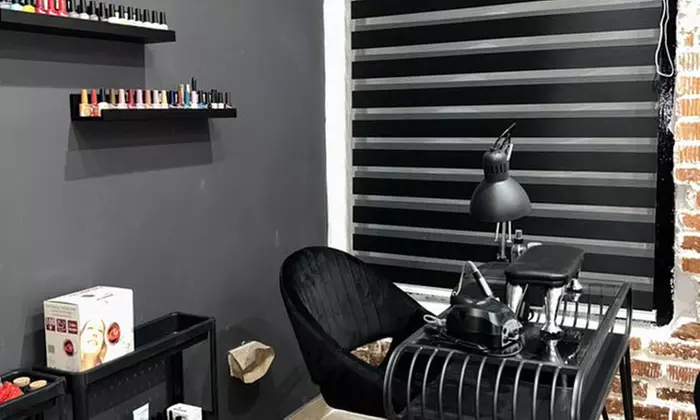 Laminado de cejas con diseño, depilación y tinte de cejas y pestañas