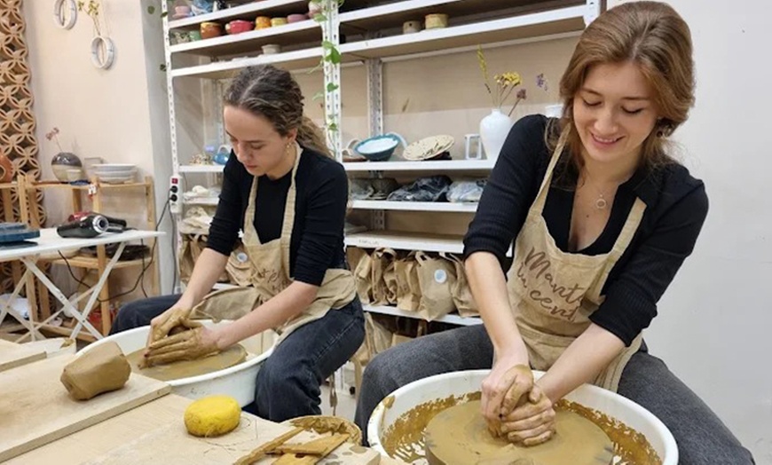 Image 3: Taller de cerámica con vermut y patatas bravas o iniciación creativa