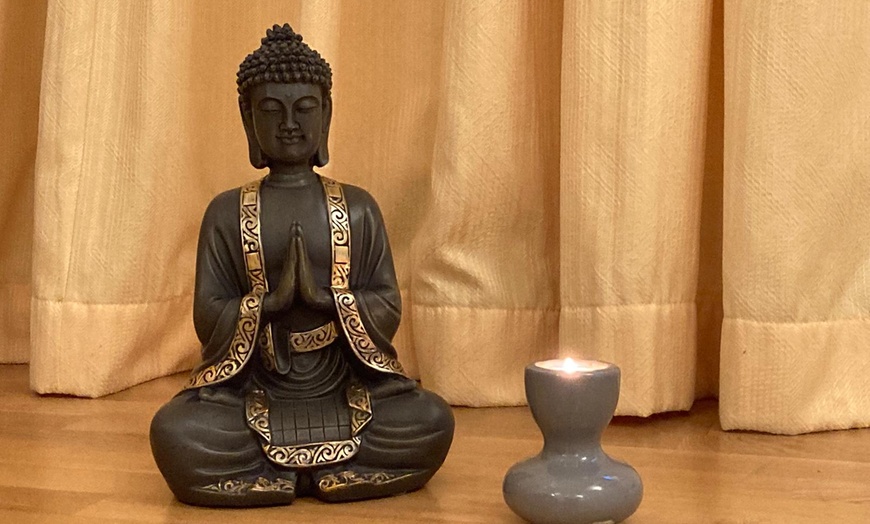 Image 5: Harmonie für Körper und Seele: Reiki Anwendung