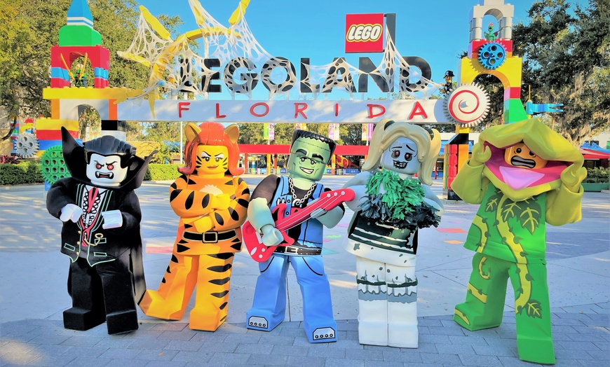 Image 1: Stay near LEGOLAND® with playful pools & kid-friendly rooms