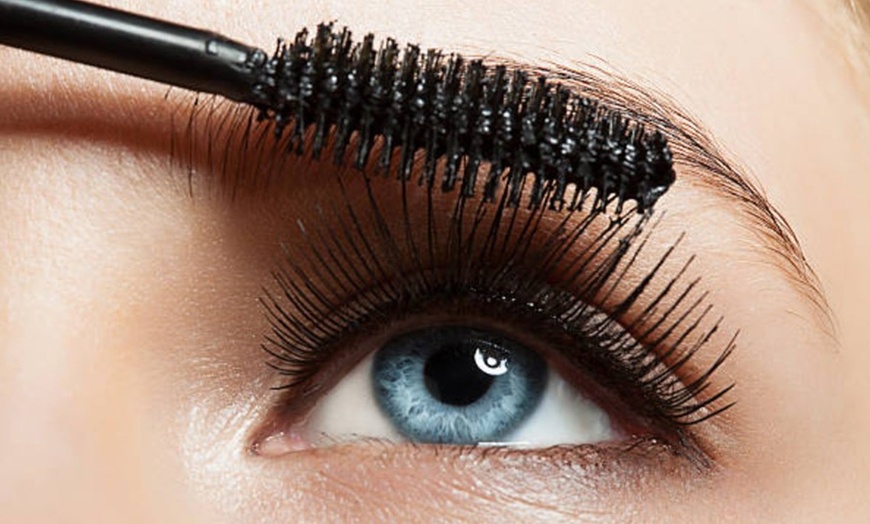 Image 1: Lifting y tinte de pestañas con opción a diseño y depilación de cejas