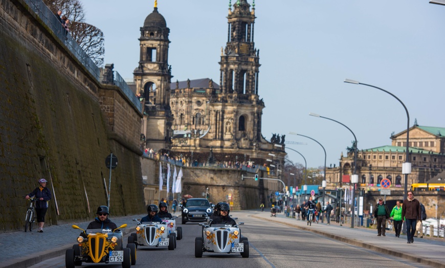 Image 3: 90 Min. HotRod-SURPRISE durch Dresden für 2 oder 4 Personen