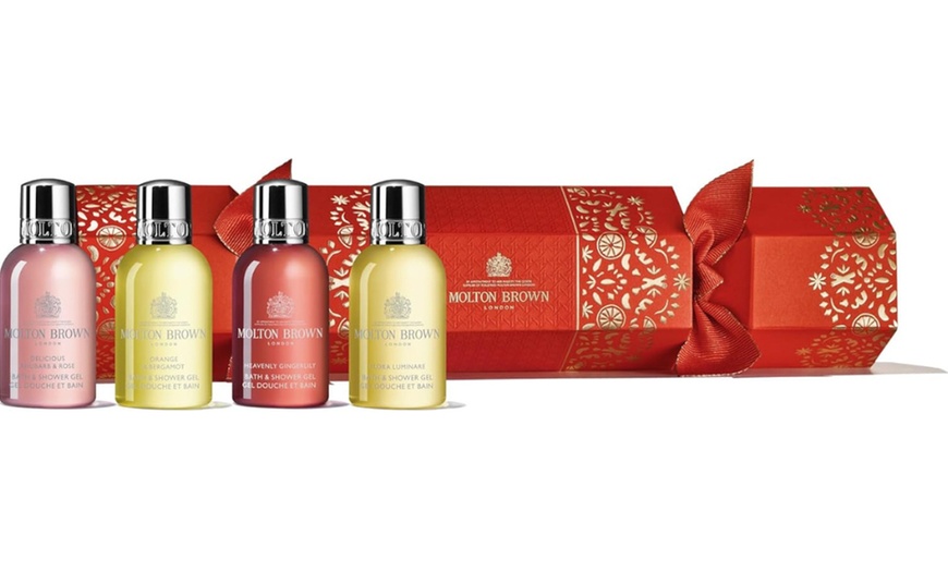 Image 2: Molton Brown Weihnachts-Set aus vier Bade- und Duschgelen