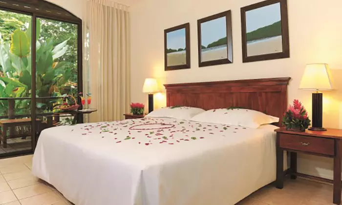 ✈ 6-Night Costa Rica Trip w/Air, Car, Tours from Travel by Jen