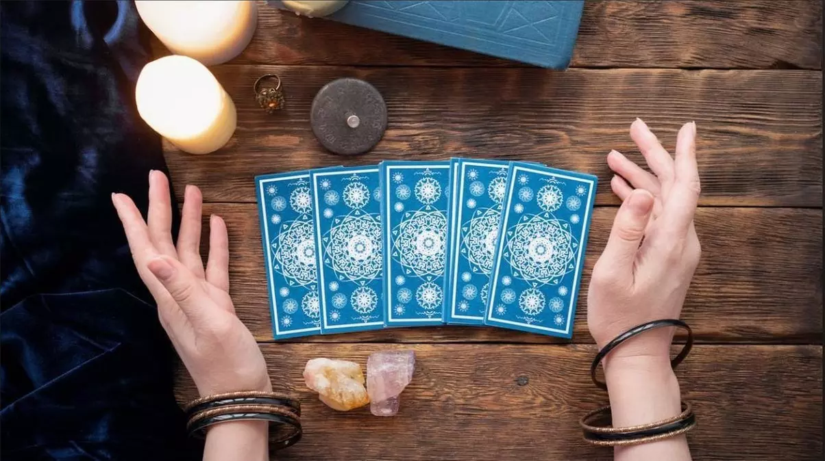 Séance de voyance de 30 minutes, pour 1 personne avec Imagin'ère * (50% de réduction) - Primary Image