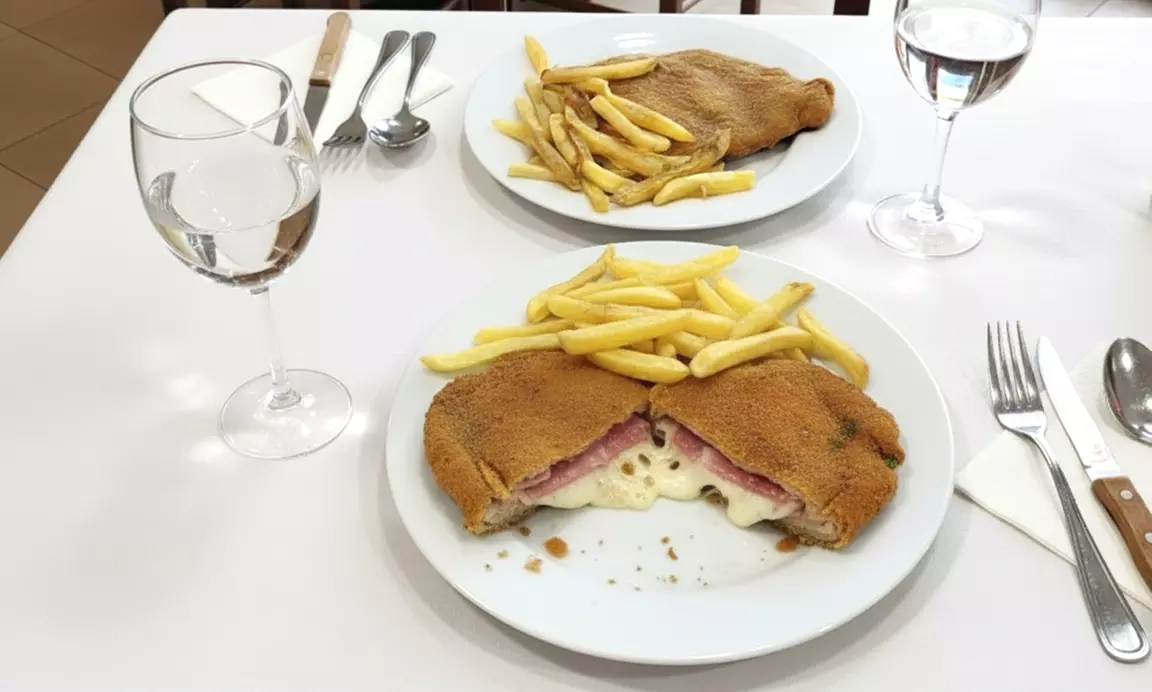 ¡Hasta 71% de descuento en menú de cachopo para 2 o 4 con vino en El Parque, en el barrio de Chamberí! - Primary Image