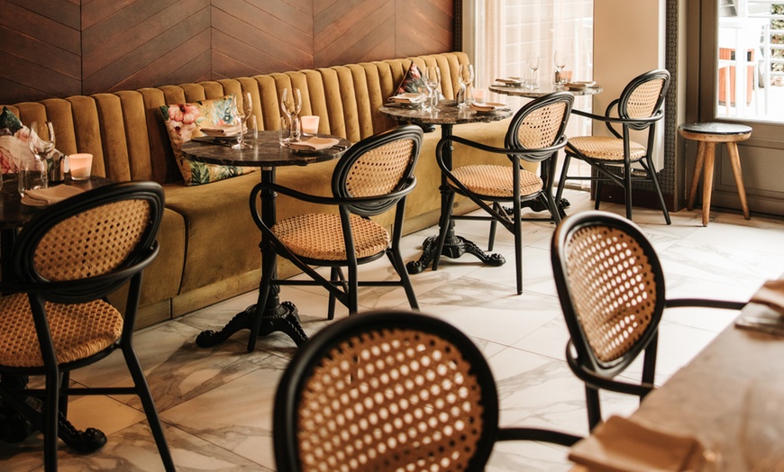 Image 6: Franse klassiekers en warme gastvrijheid in een gezellige bistro