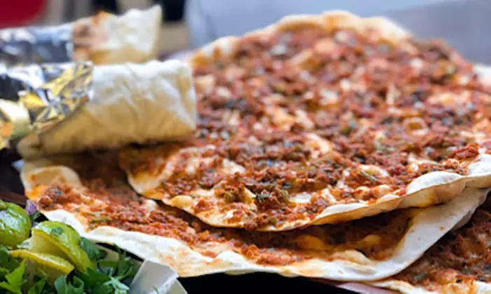 5x, 10x, 15x oder 20x Lahmacun mit Salat & Softgetränk zum Mitnehmen