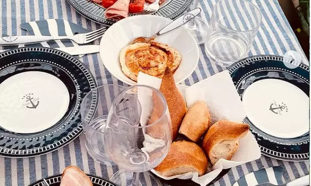 Paseo en velero en grupo o privado con bebidas y picoteo para 1-4 pax.