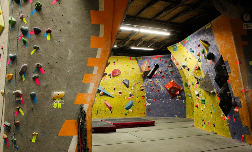 Image 2: Indoor Rock Climbing Passes & Day Passes – Phoenix