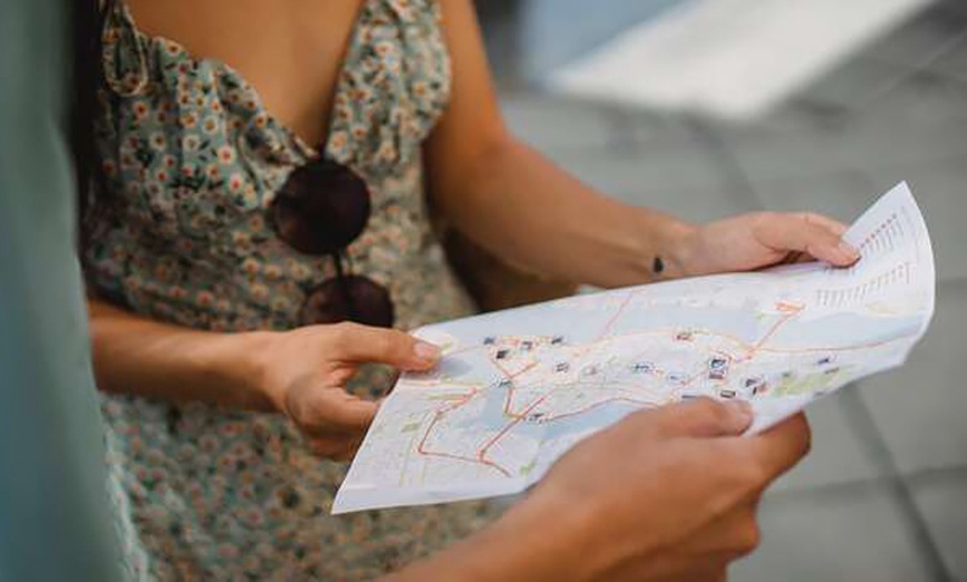 Image 2: Escapada en la ciudad: caja regalo para 2 con hotel y desayuno