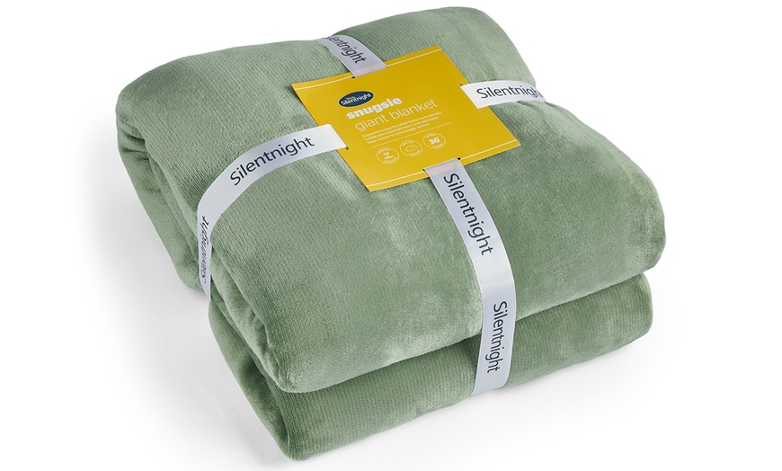 Image 6: Silentnight Snugsie Supersize Sherpa Blanket