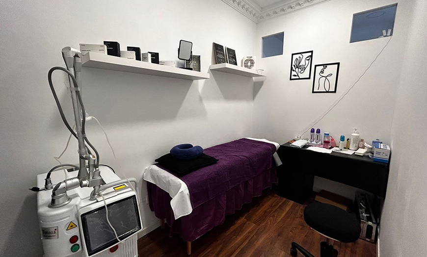 Image 2: Limpieza facial profunda con tratamiento y opción a radiofrecuencia