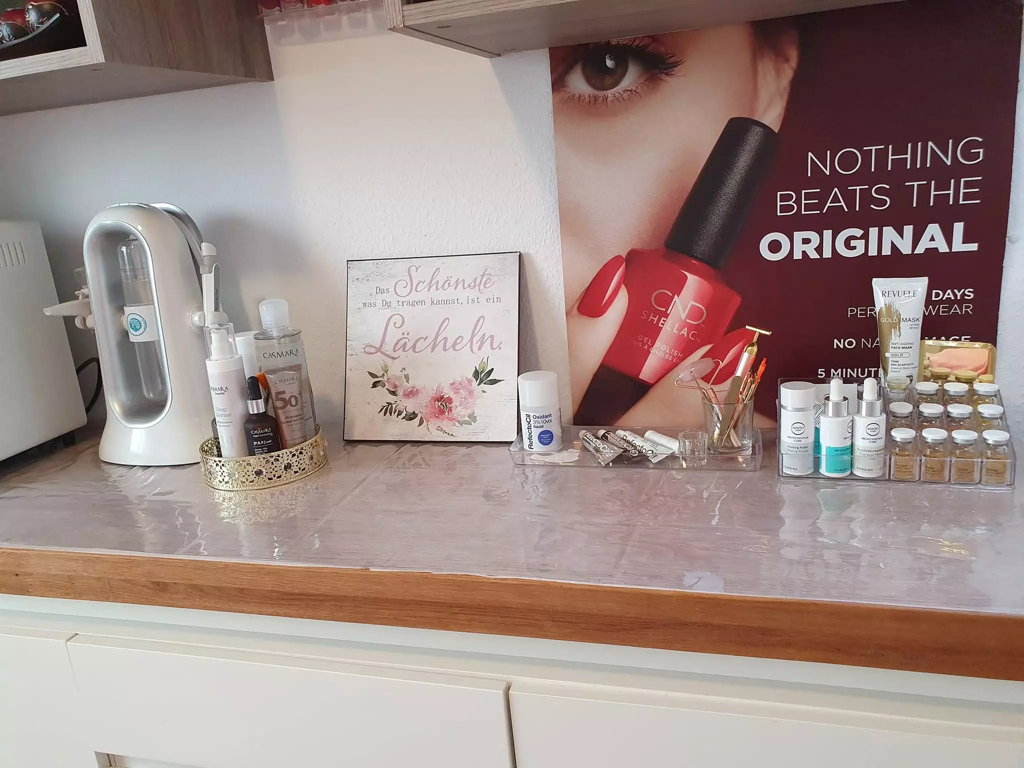 60 Min. Aqua-Facial mit 3 Geräten, 2 Masken & LED-Maske für 1 Person