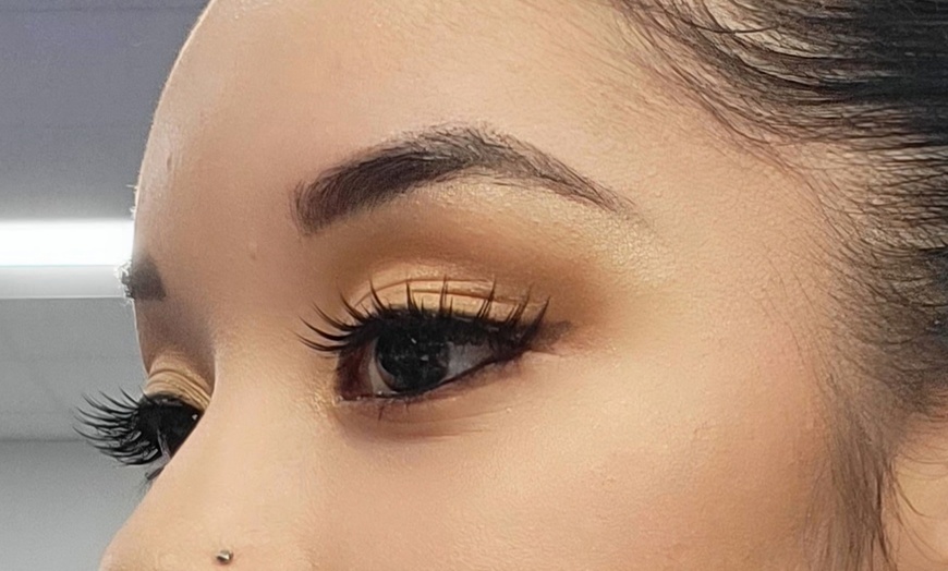Image 2: Get Eyebrow Threading or Waxing / Eyebrow Threading + Tinting