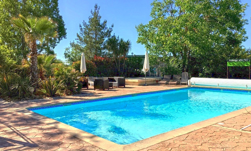 Image 1: Var, Tourrettes : 1 nuit avec dîner et petit-déjeuner en option