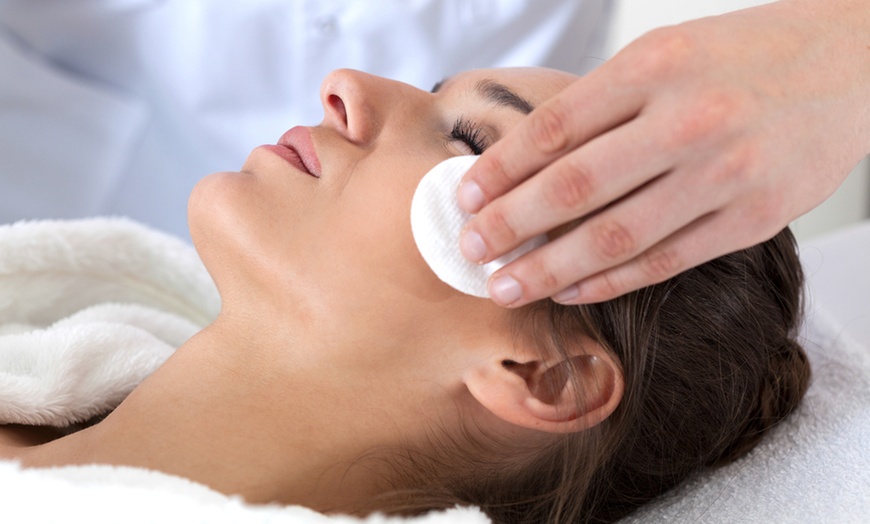 Image 3: Limpieza facial básica, punta de diamante y radiofrecuencia facial    