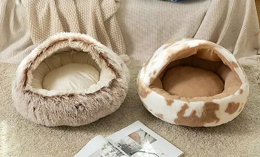 Image 2: Fluffy Warm Semi-Enclosed Pet Bed