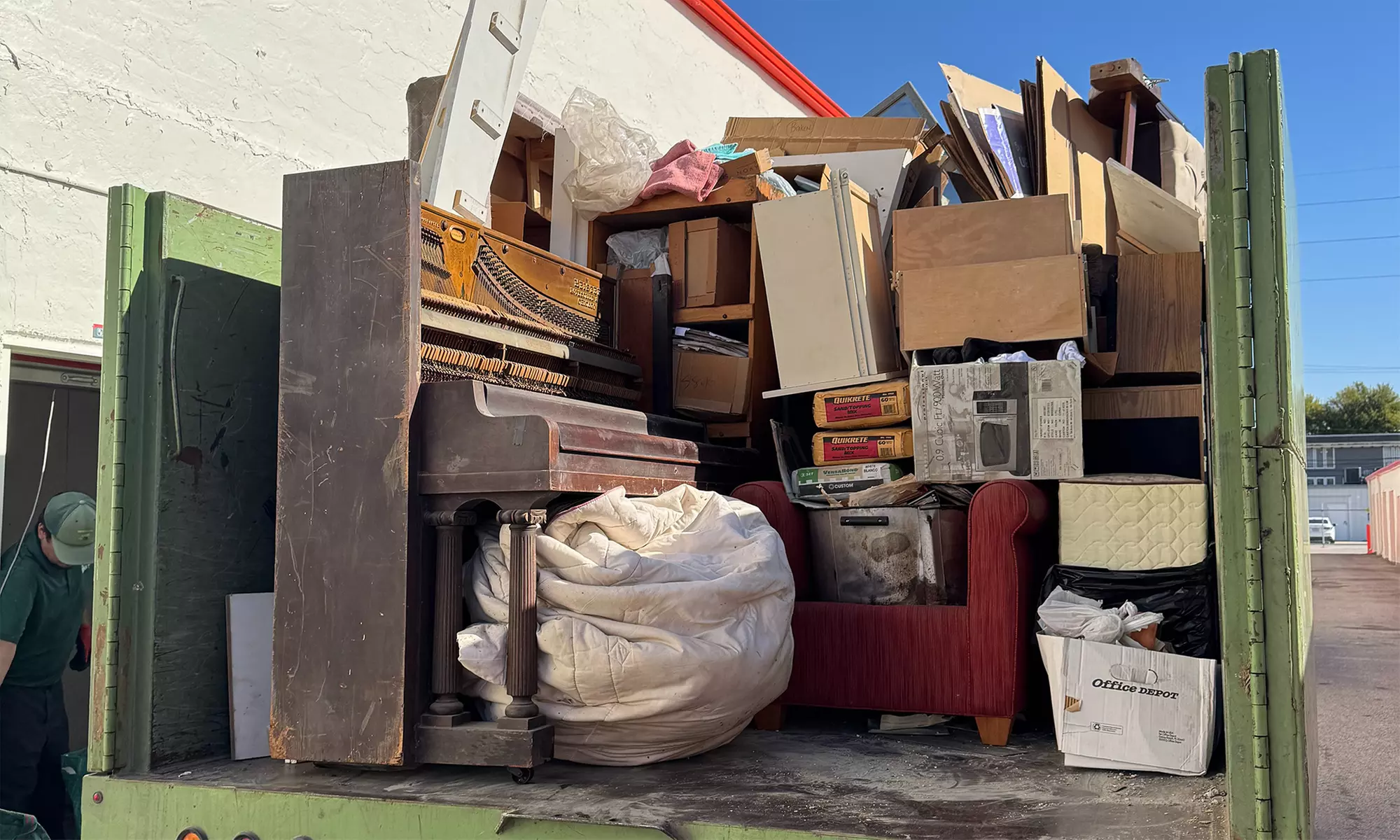 Clear Your Space with 1/2 Truck, Full Truck, & Single Item Pickup