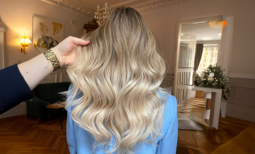 Image 5: Kolor, który zachwyca, styl, który zostaje – wybrana stylizacja włosów