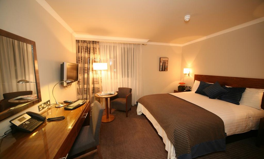 Image 5: Greater London: 4* Double Room Stay