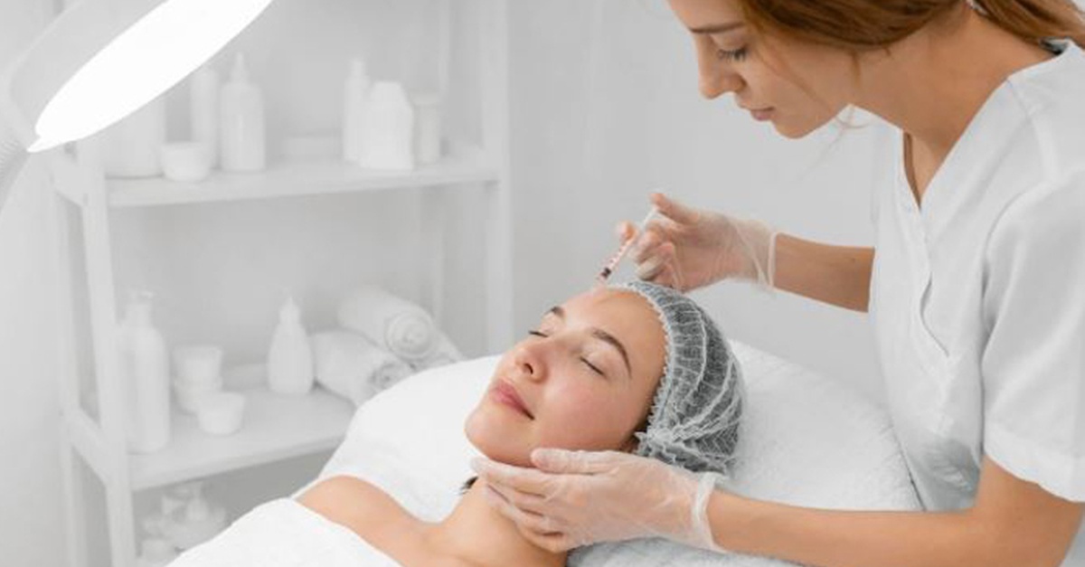 Mesoterapia facial inyectada con activos hidratantes y vitaminas en Palma de Mallorca