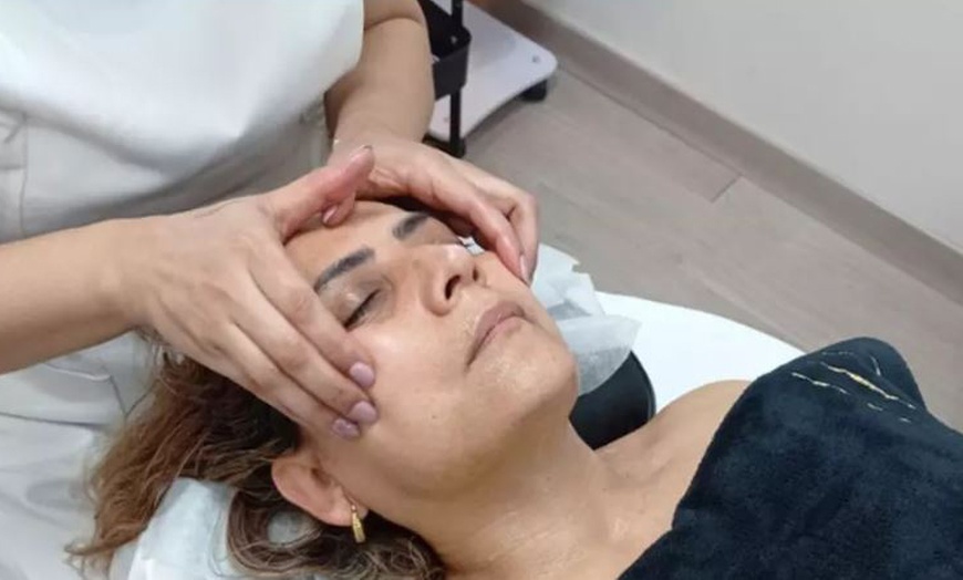 Image 2: ¡Renueva tu cutis! Limpieza facial con tratamientos adicionales