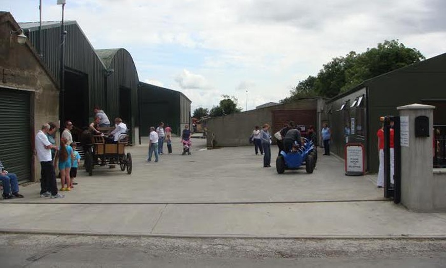 Image 3: Red Mountain Farm Family Entry