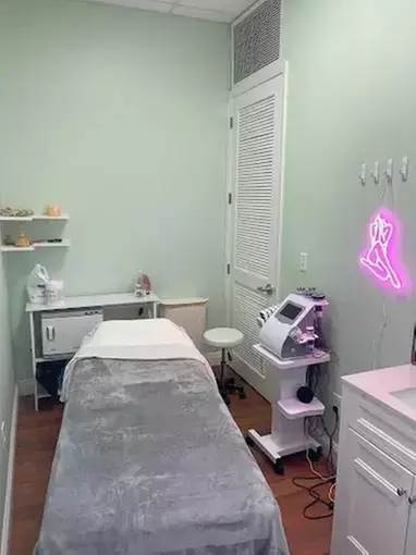 In-Office Teeth Whitening Treatments at Delray Med Spa
