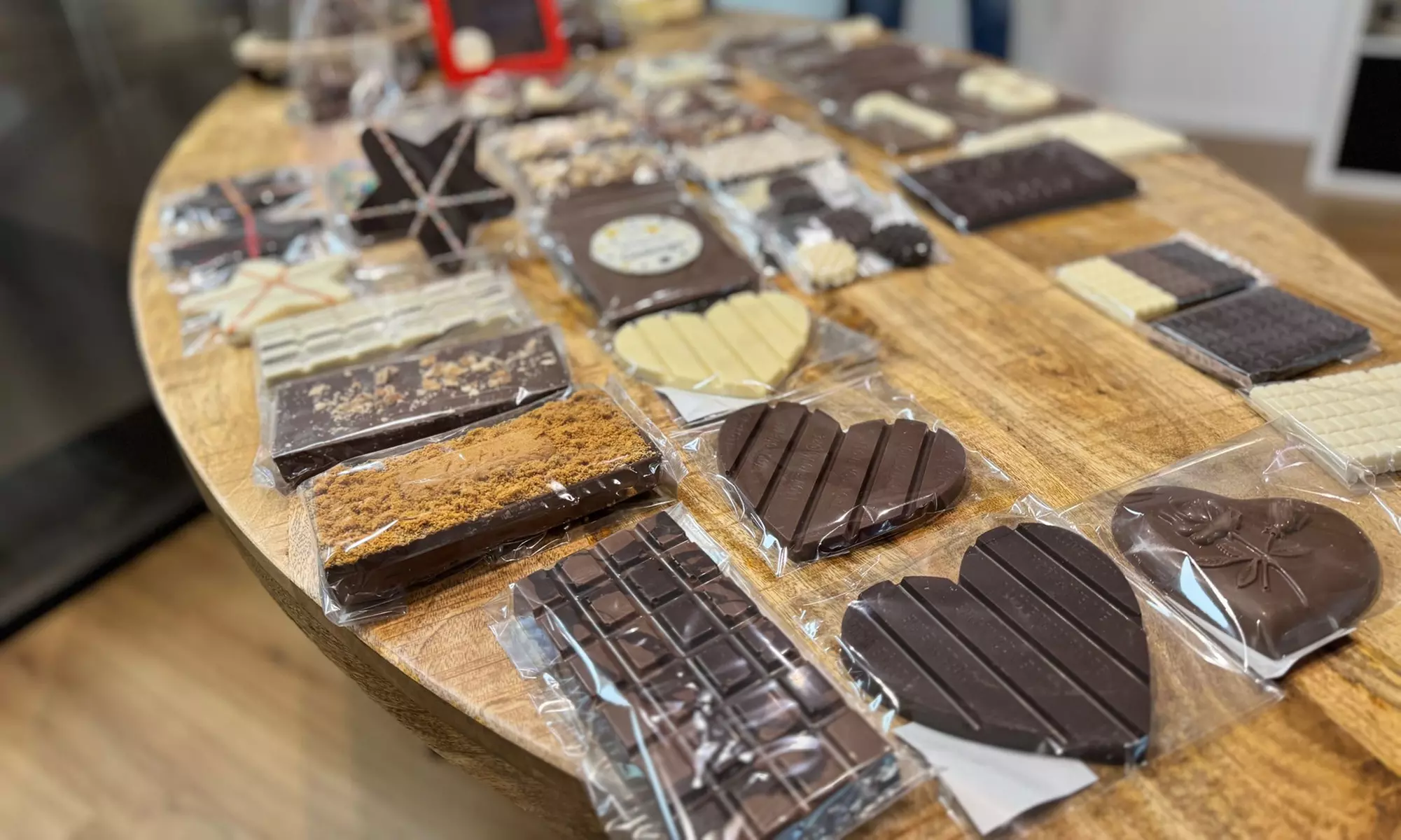 Proef ambachtelijke chocolade en ijs: een waardebon van € 20 of een chocolade high tea voor 2 personen (tot 50% korting) - Primary Image