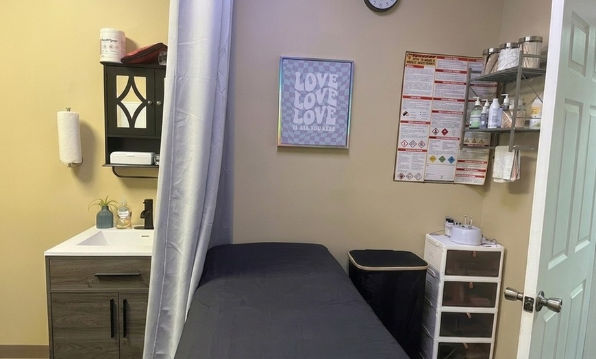 Image 4: Deep Tissue or Swedish Massage with Optional 30-Minute Foot Soak