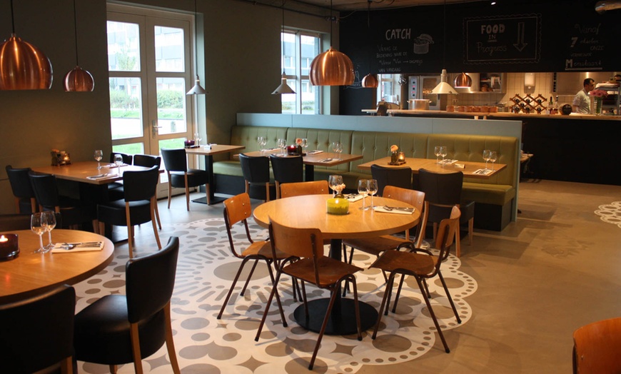 Image 3: Zaan Inn: twin- of king tweepersoonskamer of family suite met ontbijt