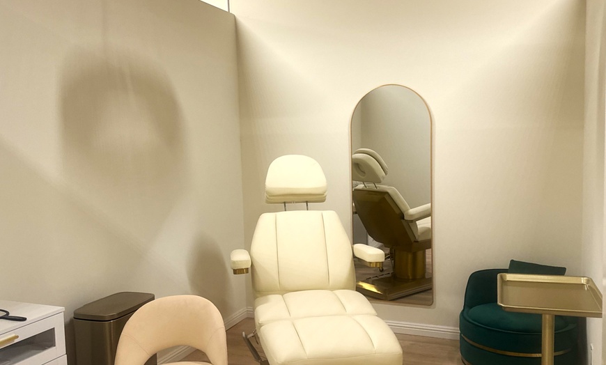 Image 5: Refresh Your Look with 60, 120 or 180 Units of Dysport