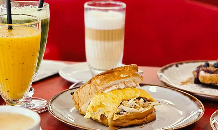 Verliebt in Berlin - Frühstück Deluxe mit Lachs, Serrano, Rührei & mehr für 2 oder 4 Personen (bis 34% sparen) - Primary Image