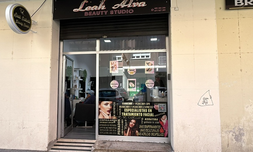 Image 3: Manicura y pedicura con esmaltado normal o semipermanente