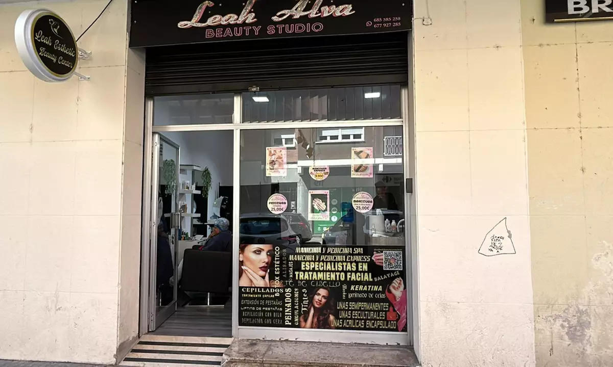 Manicura y pedicura con esmaltado normal o semipermanente