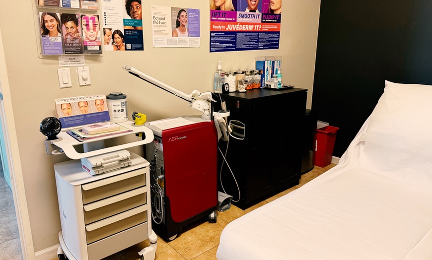 Image 2: 200mg Glutathione Injection or 1 or 4 NAD Injections with One B12 Shot