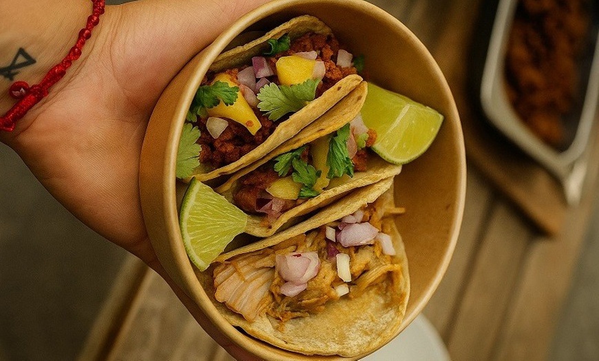 Image 19: Menú mexicano take away para 2 o 4 con tacos, chilaquiles y postres