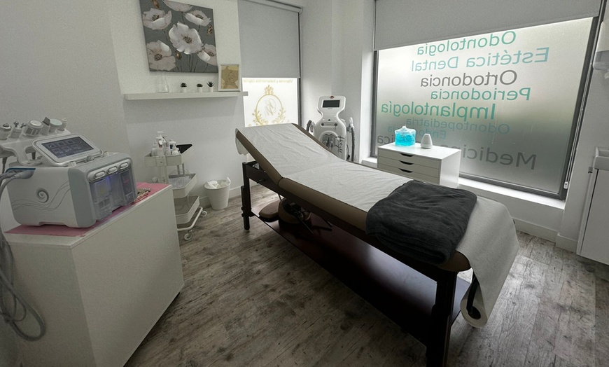 Image 4: Limpieza facial profunda, CC Glow o BB Glow con limpieza incluida 