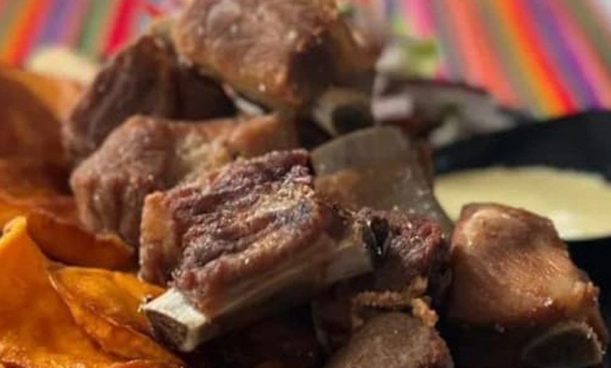 Image 5: Menú latino para 2 o 4 personas con entrante, bebida y opción a cóctel