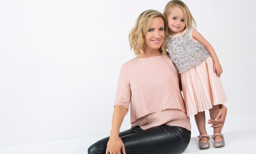 Image 6: Mother and Daughter Photoshoot