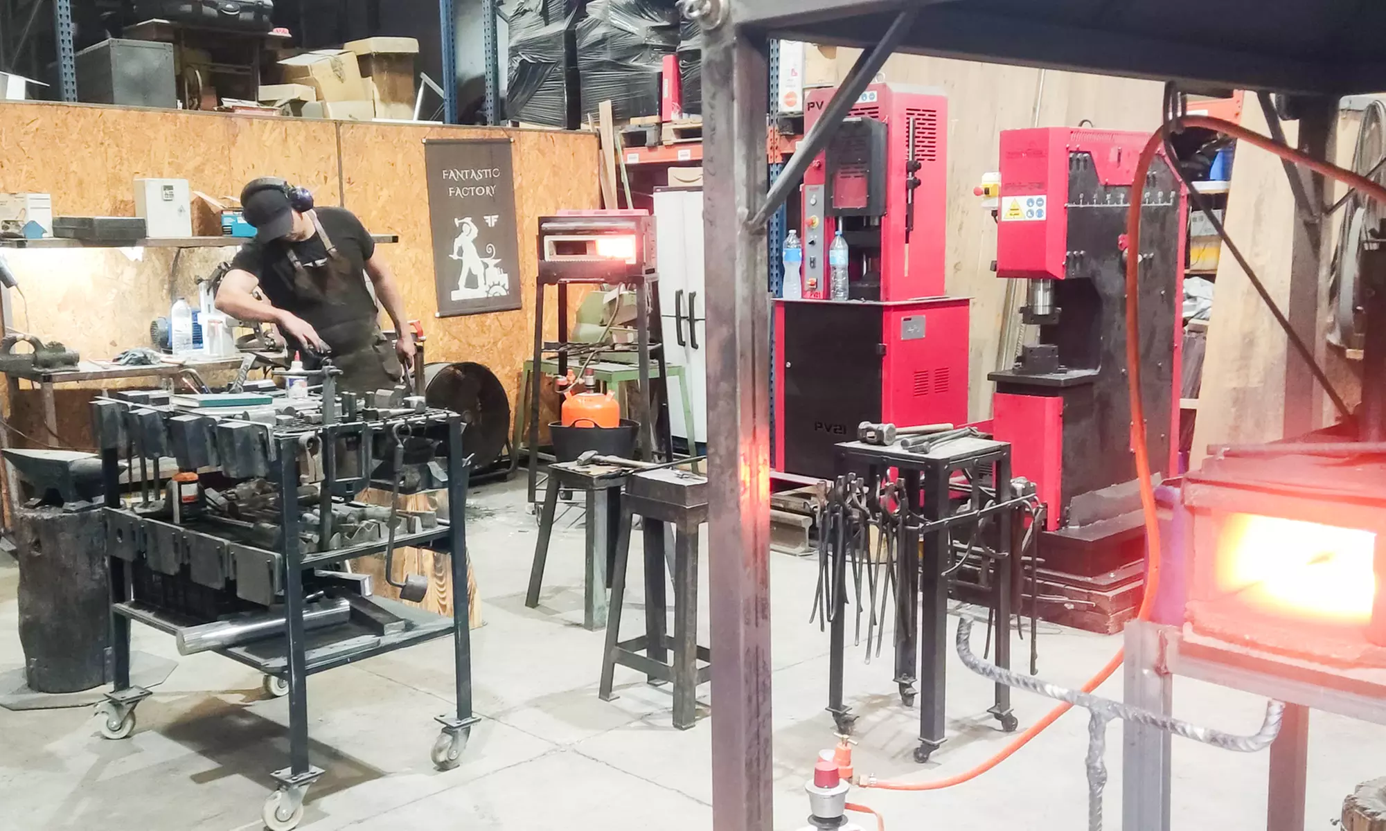 Curso para crear un cuchillo en forja con snacks y refresco para 1 o 2