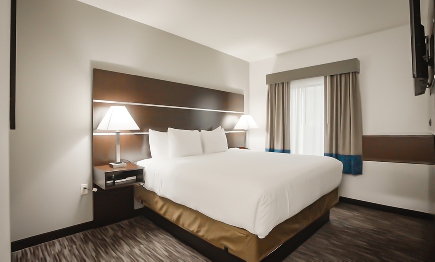 Image 2: Member-Only Deal: Atrium Hotel & Suites DFW