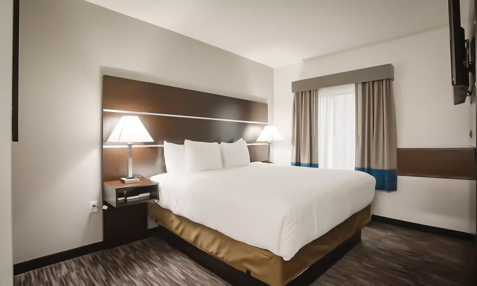 Member-Only Deal: Atrium Hotel & Suites DFW
