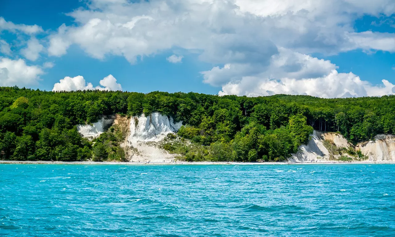 Rügen: Standard- oder Superior Doppelzimmer für 2 Personen mit Frühstück und Dinner im Aparthotel Königslinie - Primary Image