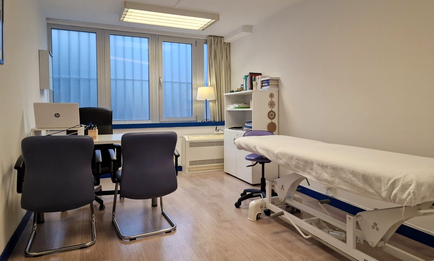 Image 8: 1 o 3 sesiones de fisioterapia, osteopatía y masaje Shiatsu de 60 minutos para 1 persona, ahorra hasta un 64%