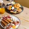 Image 1: Brunch o merienda en 9 o 10 pasos para 2 o 4 y opción a cava o mimosa 