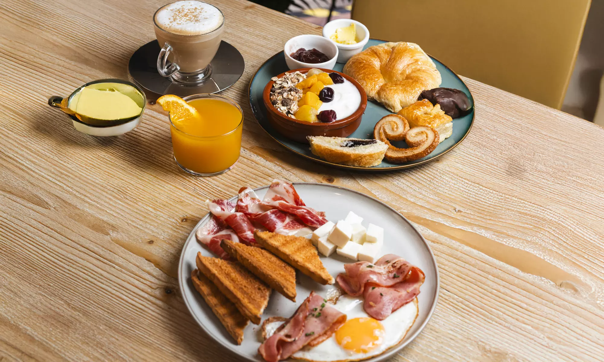 Brunch o merienda para 2 o 4 personas en 9 o 10 pasos con opción a cava o cóctel, con hasta un 52% de descuento - Primary Image