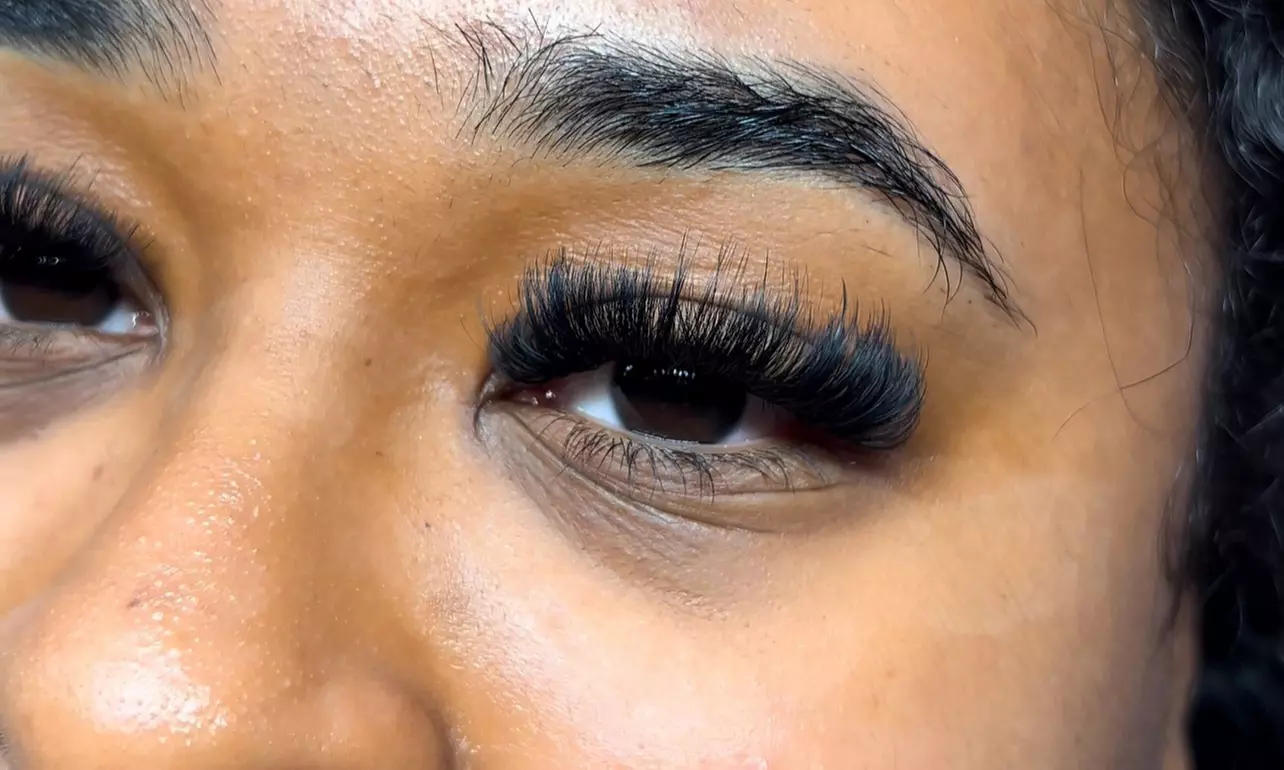 Get a Glamorous Look with Full Hybrid or Volume Set with a 2-Week Fill